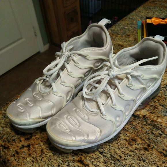 Nike Air Vapormax Plus Triple White Platinum Running Size 9 924453-100 - Picture 1 of 12